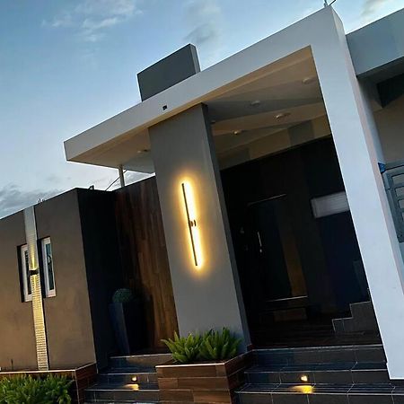 Pasavento - Modern Black Suite Camaceyes 外观 照片
